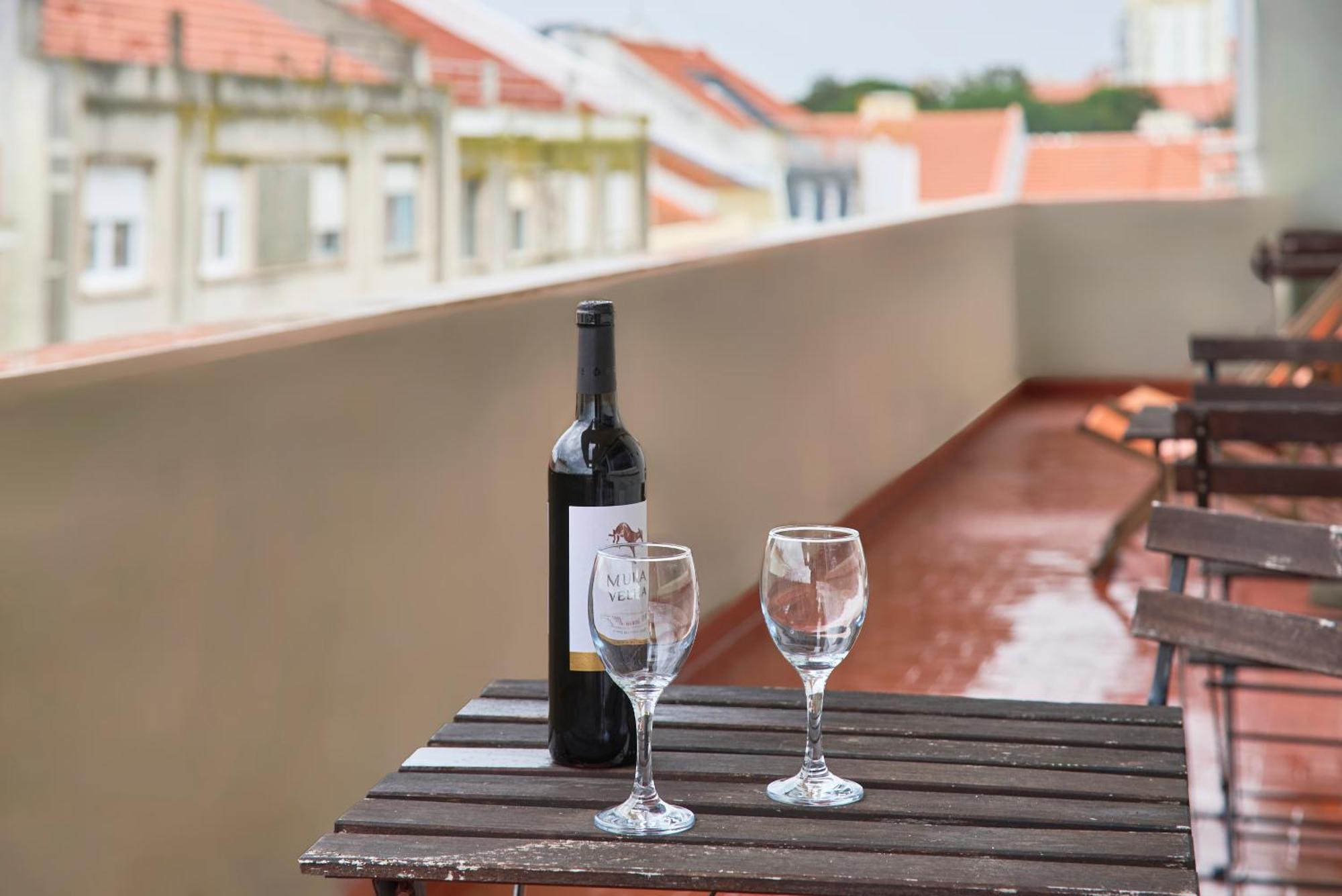 Apartment Nostalgic 70s W Sunset Balcony, By Timecooler
